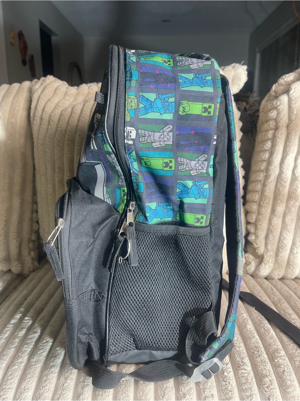 Minecraft Kids' Backpack in Black and Green - Official Logo - Picture 5 of 8